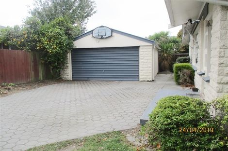 Photo of property in 2 Ilfracombe Place, Burnside, Christchurch, 8053