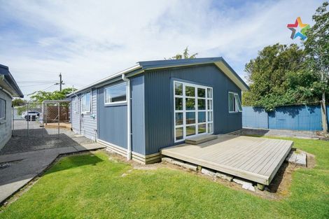 Photo of property in 30 Kilmarnock Street, Wallacetown, 9816