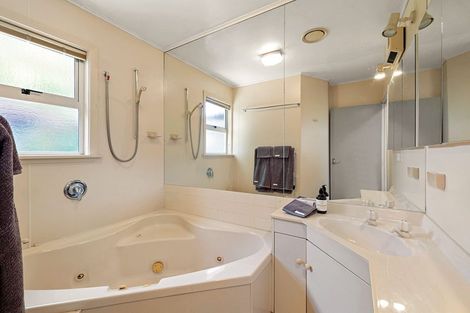 Photo of property in 16 Selwyn Street, Lower Vogeltown, New Plymouth, 4310