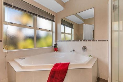 Photo of property in 5 Bellshill Close, Wattle Downs, Auckland, 2103