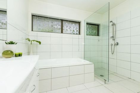 Photo of property in 1/18 Kauri Glen Road, Northcote, Auckland, 0627