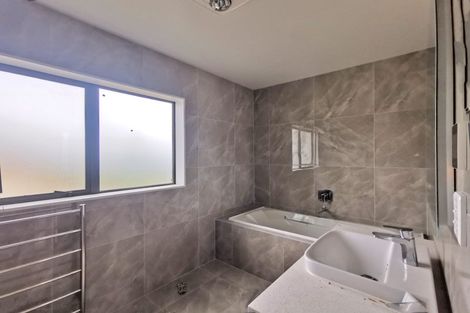 Photo of property in 296a Bucklands Beach Road, Bucklands Beach, Auckland, 2012