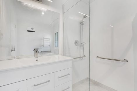 Photo of property in 2/2 Napoleon Avenue, Milford, Auckland, 0620