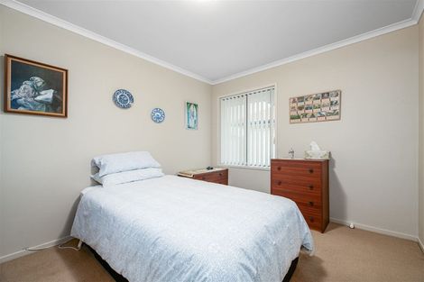 Photo of property in 1 Chardonnay Rise, Henderson, Auckland, 0612