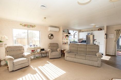 Photo of property in 5 Parfitt Place, Ngatea, 3503