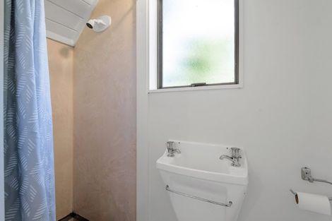 Photo of property in 2/31 Kiteroa Terrace, Rothesay Bay, Auckland, 0630