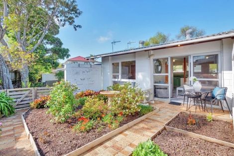 Photo of property in 2/37 Oriana Avenue, Lynfield, Auckland, 1042