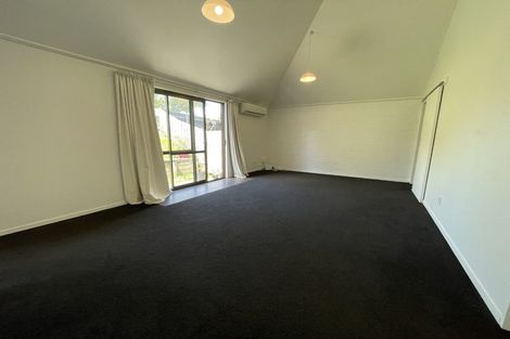 Photo of property in 152 Akaroa Drive, Maupuia, Wellington, 6022