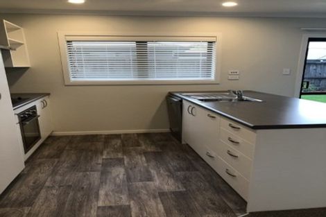 Photo of property in 2/10 Heath Street, Saint Andrews, Hamilton, 3200