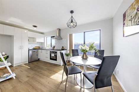 Photo of property in 27 Horlicks Place, Randwick Park, Auckland, 2105