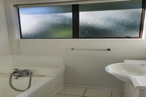 Photo of property in 9 Fitzherbert Avenue, West Harbour, Auckland, 0618