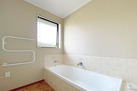 Photo of property in 14 Kirk Close, Rototuna, Hamilton, 3210