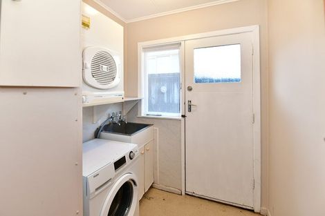 Photo of property in 11a Springs Road, Parakai, 0830