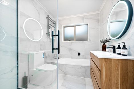 Photo of property in 36 Fleetwood Drive, Henderson, Auckland, 0612