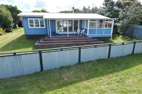 Photo of property in 11 Fabrin Street, Foxton Beach, Foxton, 4815