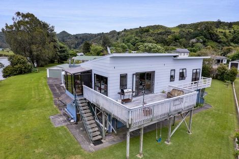 Photo of property in 21 Hills Road, Tongaporutu, Urenui, 4378