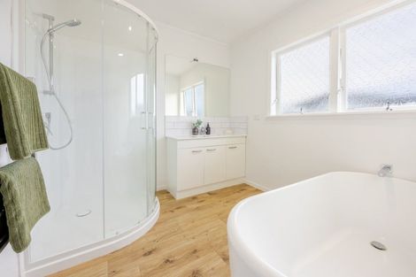Photo of property in 13 Latham Stubbs Crescent, Waipawa, 4210