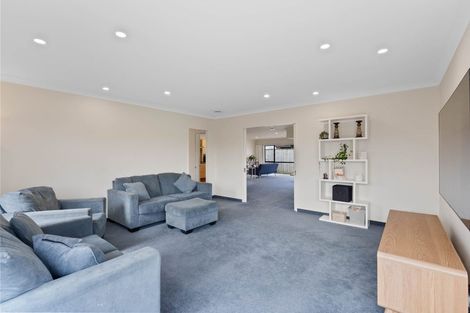 Photo of property in 96 Guildford Drive, Paraparaumu Beach, Paraparaumu, 5032