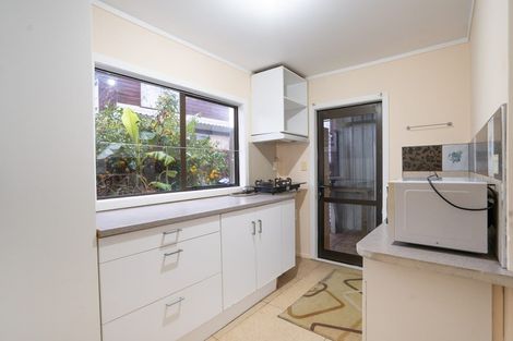 Photo of property in 15 Camden Place, Papatoetoe, Auckland, 2025