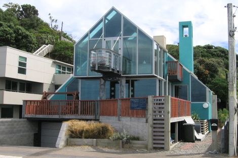 Photo of property in 308 The Esplanade, Island Bay, Wellington, 6023