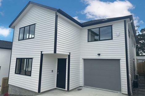 Photo of property in 18b Edgware Road, West Harbour, Auckland, 0618