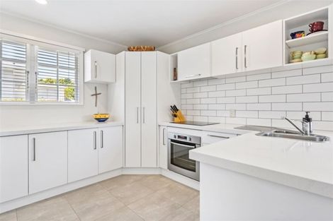 Photo of property in 2/24 Selwyn Crescent, Forrest Hill, Auckland, 0620