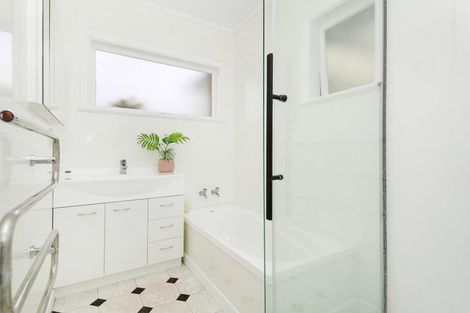 Photo of property in 5 Surrey Street, Tawa, Wellington, 5028