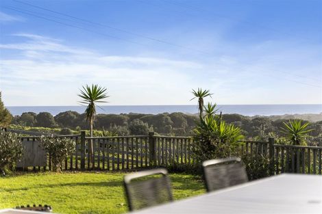 Photo of property in 333 Motutara Road, Muriwai, Waimauku, 0881