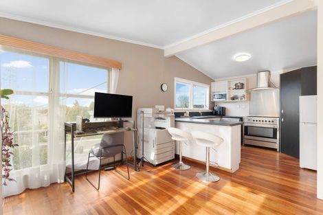 Photo of property in 6 Merville Avenue, Te Atatu South, Auckland, 0610