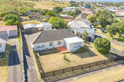 Photo of property in 86 Manuka Street, Castlecliff, Whanganui, 4501