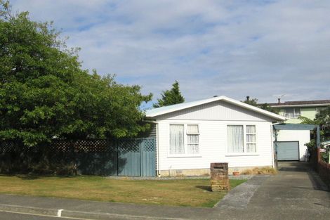 Photo of property in 20 Vista Crescent, Maoribank, Upper Hutt, 5018