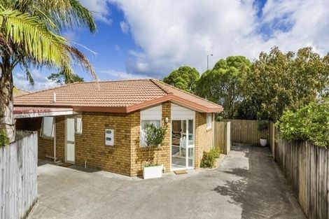 Photo of property in 2/3 Caribbean Drive, Unsworth Heights, Auckland, 0632