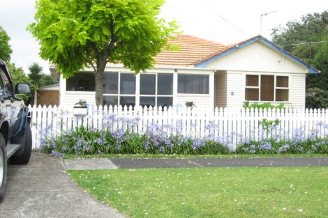 Photo of property in 64 Wellesley Road, Mangere Bridge, Auckland, 2022