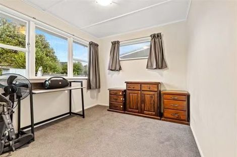 Photo of property in 24 Laura Street, Kelston, Auckland, 0602