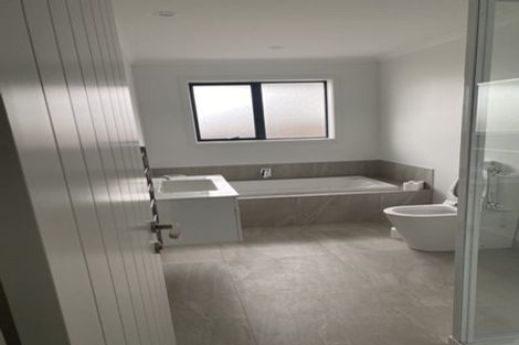 Photo of property in 2a Weber Place, Roslyn, Palmerston North, 4414