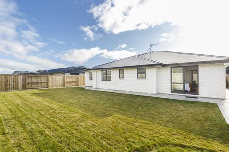 Photo of property in 22 Freedom Drive, Kelvin Grove, Palmerston North, 4414