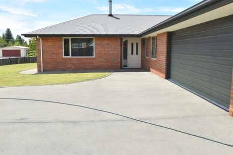 Photo of property in 19 Benmore Place, Omarama, 9412
