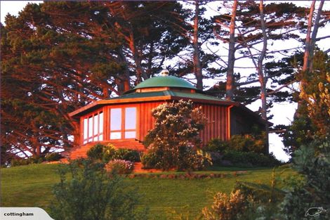 Photo of property in 128 Lone Kauri Road, Karekare, Auckland, 0772