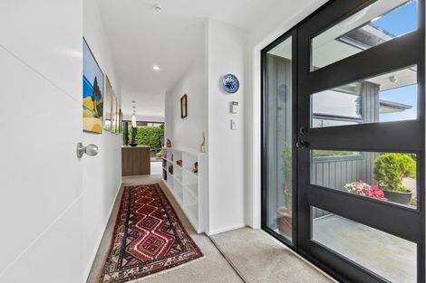 Photo of property in 32 Whiteley Street, Moturoa, New Plymouth, 4310