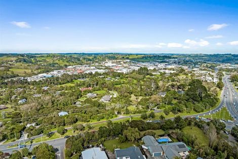 Photo of property in 9b Whangaparaoa Road, Red Beach, 0932