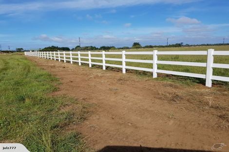 Photo of property in 6 Kaipakopako Road, Paraite, New Plymouth, 4373