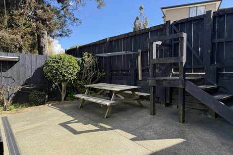 Photo of property in 2/7 Alston Avenue, Kelston, Auckland, 0602