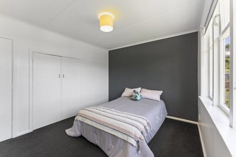 Photo of property in 2 Kopara Grove, Stokes Valley, Lower Hutt, 5019