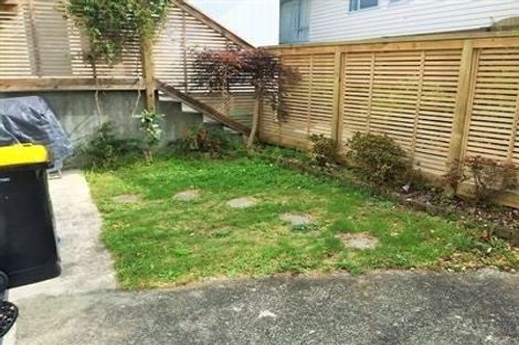 Photo of property in 124 Taylor Terrace, Tawa, Wellington, 5028