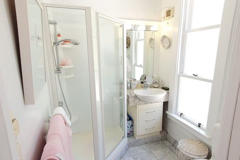 Photo of property in Inverleith House, 306 Oriental Parade, Oriental Bay, Wellington, 6011