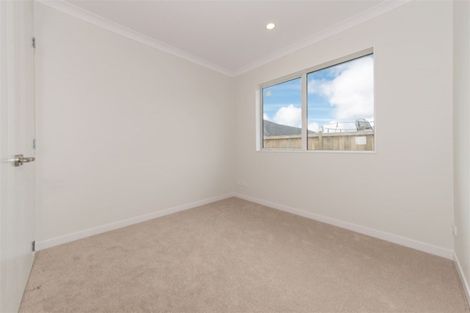Photo of property in 11 Van Rixel Drive, Kumeu, 0810