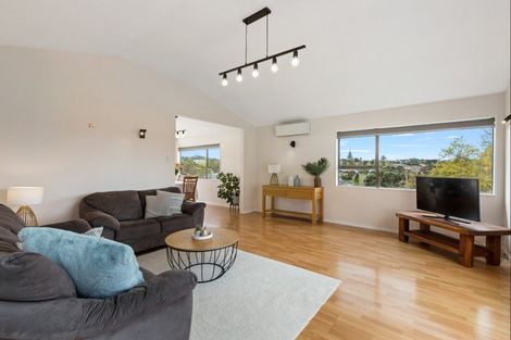 Photo of property in 1/92 Deep Creek Road, Torbay, Auckland, 0630