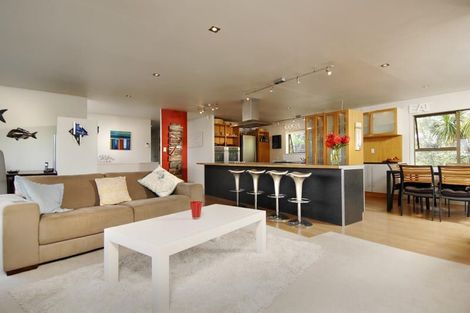 Photo of property in 2/533 Beach Road, Murrays Bay, Auckland, 0630