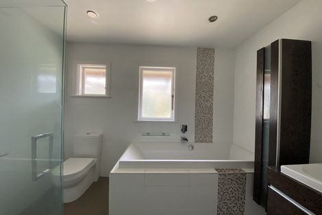 Photo of property in 1 Royal View Road, Te Atatu South, Auckland, 0610