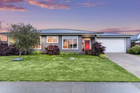 Photo of property in 22 Malbec Place, Huapai, Kumeu, 0810